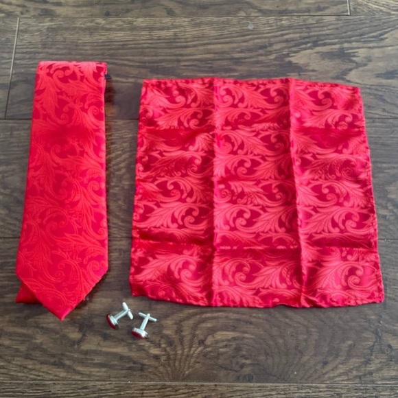 Elegant Red Paisley Tie Set - Picture 3 of 4